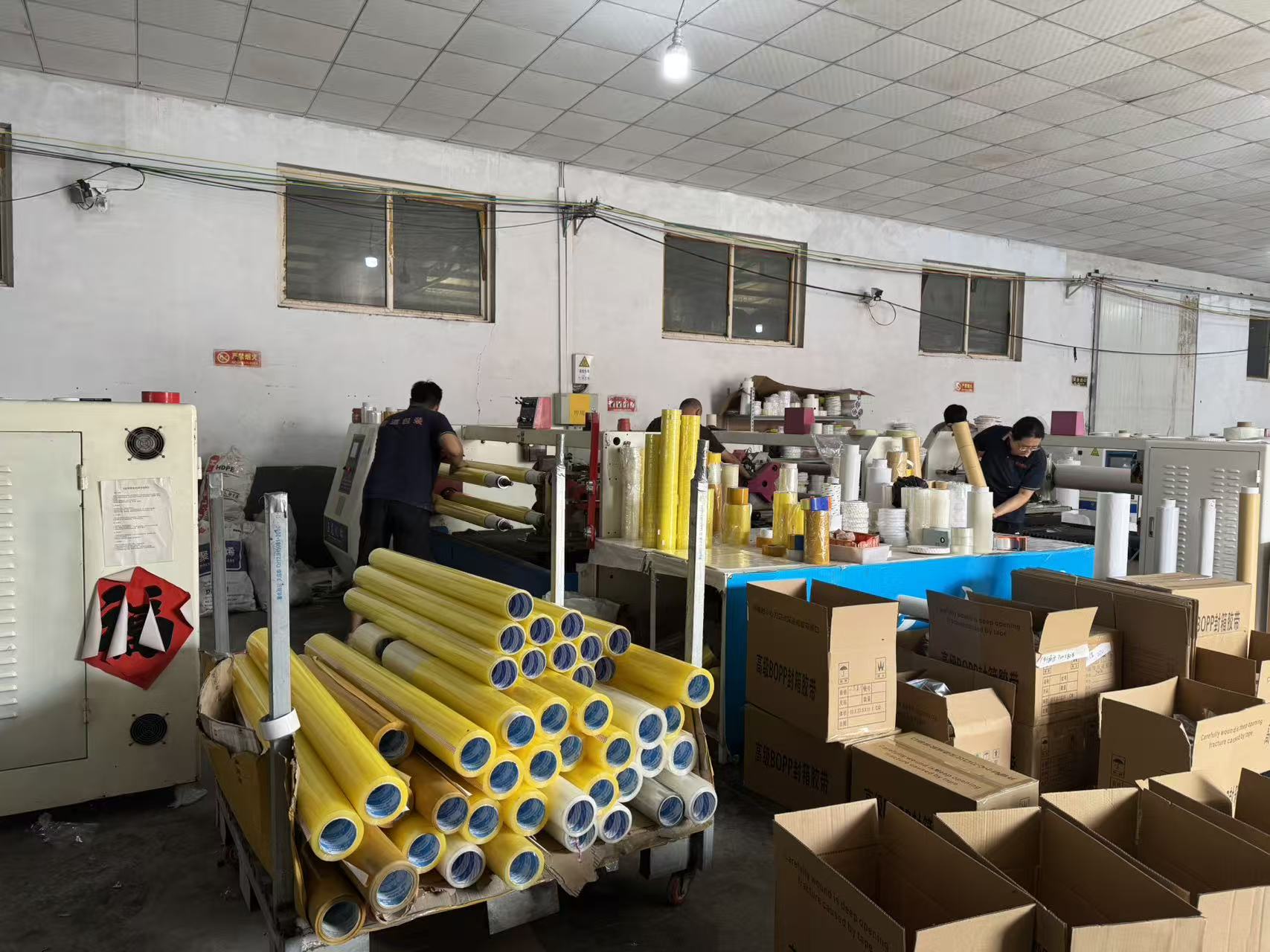 Factory Team Building dogodek krepi kohezijo industrijske proizvodnje lepilnih trakov